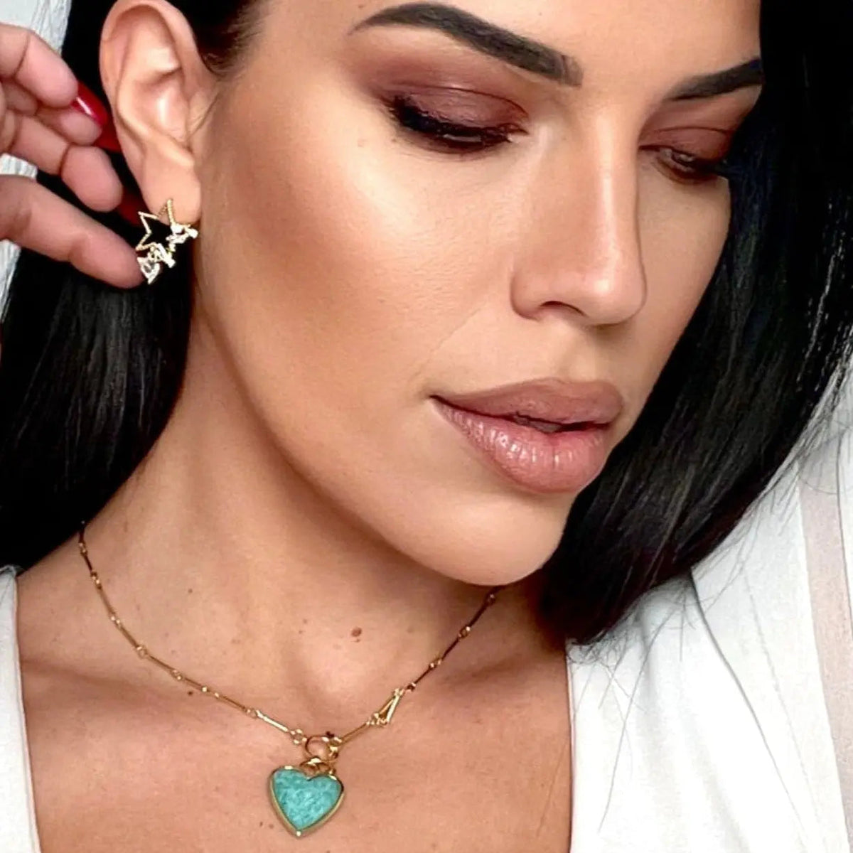 LUXE TONES Sanora turquoise coloured heart pendant on a gold coloured T bar chain; product photograph 2