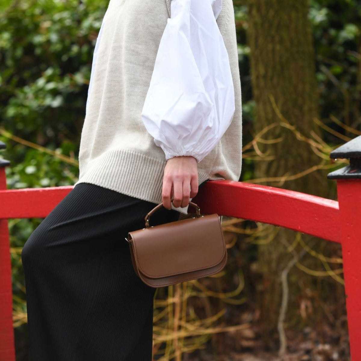 Zatchels Aura Leather Handbag in Chestnut, supplier photograph 2